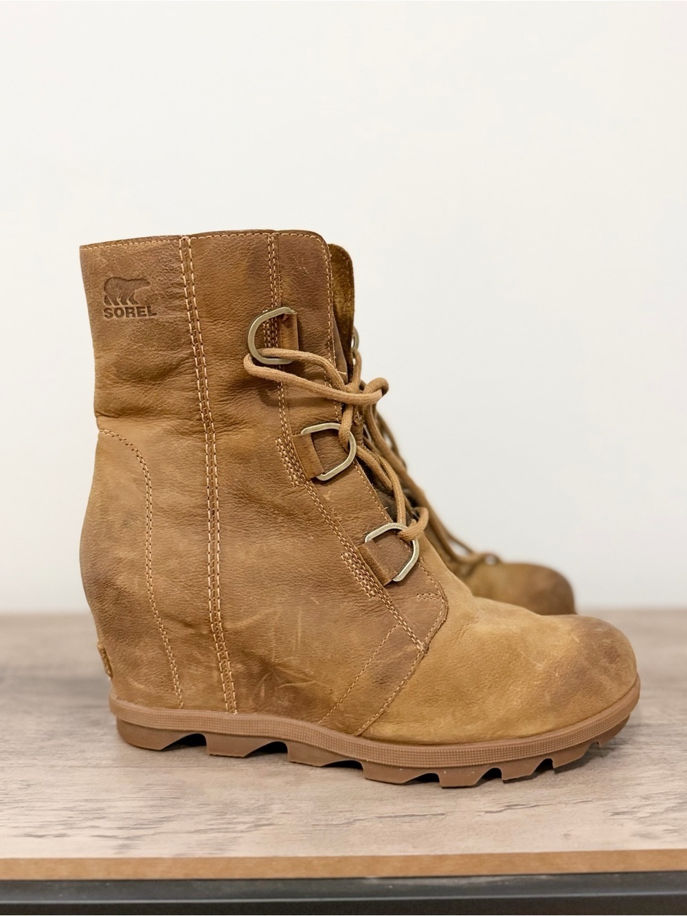 Sorel Women's Joan Of Arctic Wedge II Chelsea Boot Size 10US Elk